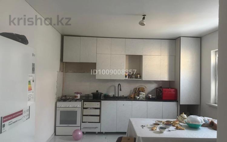 Отдельный дом · 3 комнаты · 105 м² · 3.7 сот., мкр Жидели шалқаркөл 80 — 2 уй бар сонын жанындағы жасыл Воратадағы уй уйде квартирантар бар за 20 млн ₸ в Шымкенте, Абайский р-н — фото 2