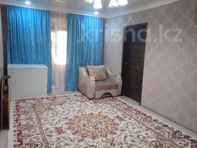 3-комнатная квартира · 57 м² · 5/5 этаж, Майкудук, 12й микрорайон за 9.8 млн ₸ в Караганде, Алихана Бокейханова р-н
