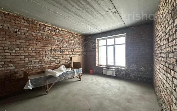 4-бөлмелі пәтер · 140 м² · 2/5 қабат, Есенберлина 43/1, бағасы: 72 млн ₸ в Усть-Каменогорске — фото 7