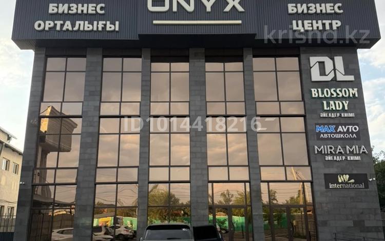 Свободное назначение, офисы, магазины и бутики, склады, общепит, салоны красоты, бани, гостиницы и зоны отдыха, фитнес и спорт, медцентры и аптеки, образование, развлечения, конференц-залы, кабинеты и рабочие места, студии · 100 м² за 165 000 ₸ в Таразе — фото 2