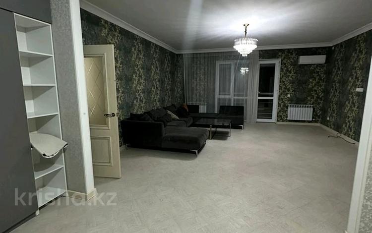 2-комнатная квартира, 80 м², 1/10 этаж помесячно, 18-й микрорайон, 18-й микрорайон 78а за 250 000 〒 в Шымкенте, Енбекшинский р-н — фото 2