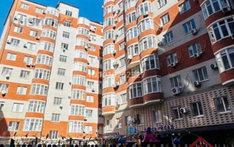 3-комнатная квартира · 89 м² · 3/9 этаж, мкр Нурсая, Таумуш Жумагалиев 15 за 230 000 ₸ в Атырау — фото 2