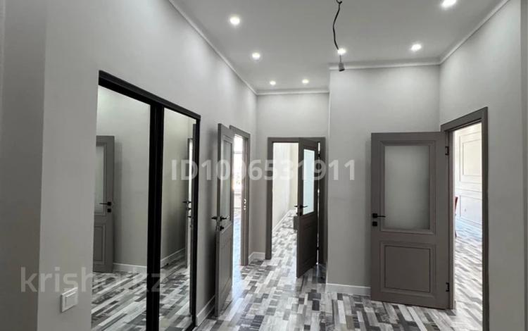 2-бөлмелі пәтер · 100 м² · 10/10 қабат, мкр Сары Арка, Кулманова 35, бағасы: 64 млн ₸ в Атырау — фото 2