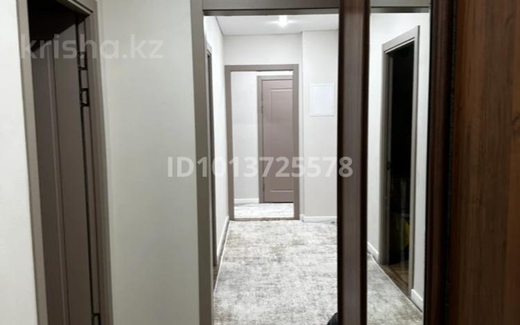 4-комнатная квартира · 102 м² · 3/9 этаж, 10 микрорайон 3 за 45 млн ₸ в Аксае — фото 2