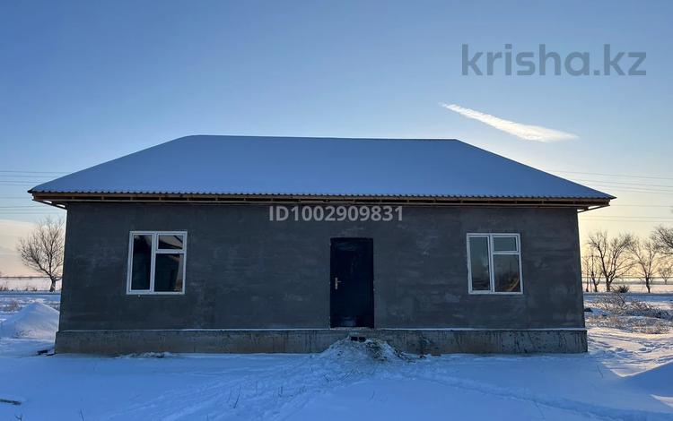 Жеке үй · 3 бөлме · 54 м² · 7 жүзд., Астана 123 — Возле трассы, рядом есть школа, газ, свет, вода идеальный вариант на коммерческой недвижимости, бағасы: 10 млн ₸ в Караой — фото 2
