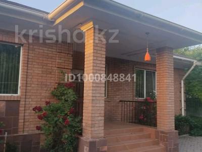 Аренда домов или дач в Алматинской обл.: Отдельный дом · 4 комнаты · 105 м² · помесячно, Тауке хана 11 за 350 000 〒 Отдельный дом · 4 комнаты · 105 м² · помесячно, Тауке хана 11 за 350 000 〒 в Туздыбастау (Калинино)