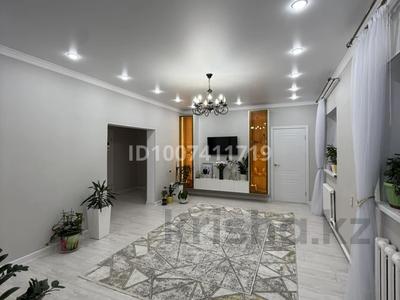 Отдельный дом · 4 комнаты · 140 м² · 4.4 сот., Джангильдина 150а за 35 млн 〒 в Актобе, мкр. Курмыш