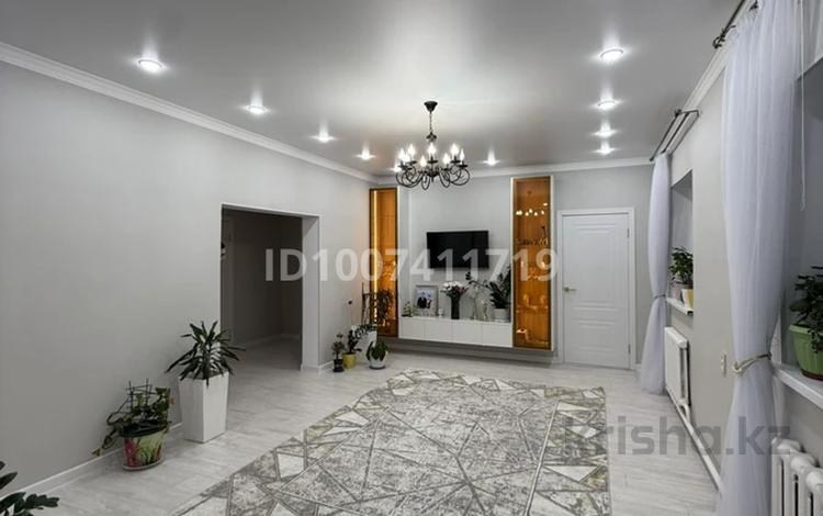 Отдельный дом · 4 комнаты · 140 м² · 4.4 сот., Джангильдина 150а за 35 млн 〒 в Актобе, мкр. Курмыш — фото 2