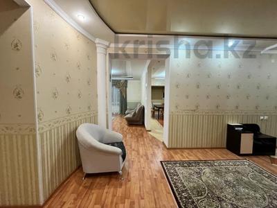 Аренда квартир в Актюбинской обл.: 4-комнатная квартира · 176 м² · 4/5 этаж, Марат оспанова за 350 000 〒 4-комнатная квартира · 176 м² · 4/5 этаж, Марат оспанова за 350 000 〒 в Актобе