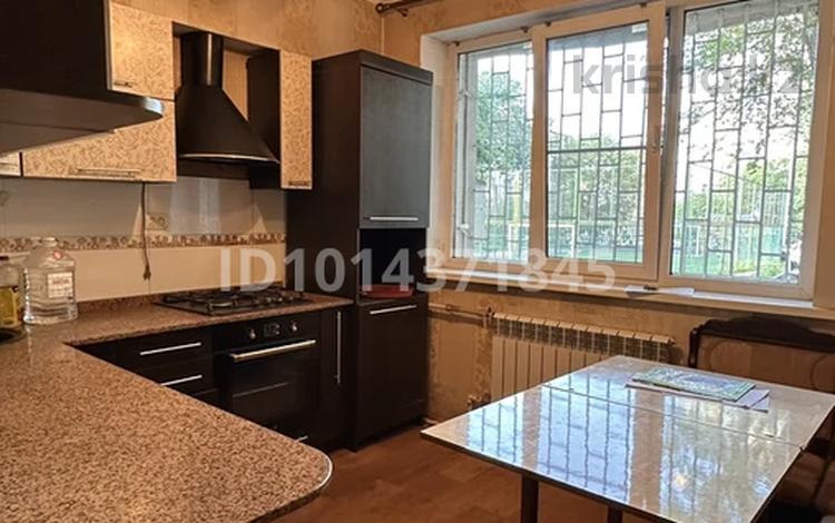 2-комнатная квартира · 50 м² · 1/5 этаж, мкр Мамыр-2 20 за 280 000 ₸ в Алматы, Ауэзовский р-н — фото 2