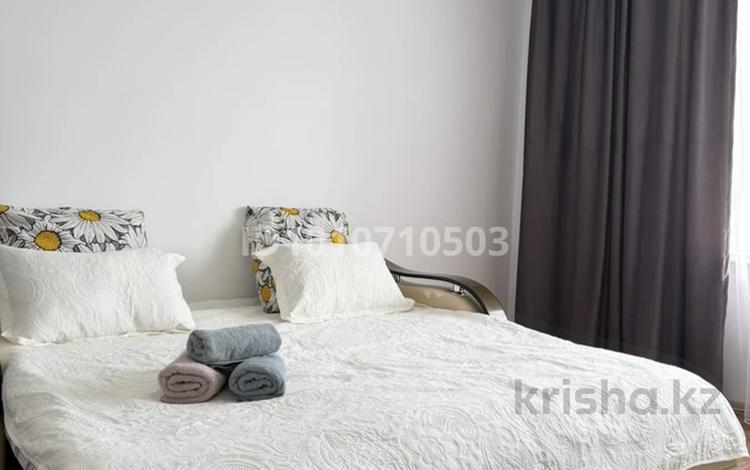 1-бөлмелі пәтер · 45 м² · 7/9 қабат, мкр. Алтын орда 13 — Теннисный корт, бағасы: 10 000 ₸ в Актобе — фото 2
