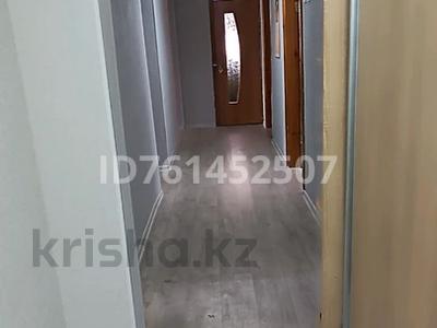 Пәтерлер в Актюбинской обл.: 4-бөлмелі пәтер · 108 м² · 2/3 қабат, Нефтянников — Оренбургская, бағасы: 15 млн 〒 4-бөлмелі пәтер · 108 м² · 2/3 қабат, Нефтянников — Оренбургская, бағасы: 15 млн 〒 в Актобе, мкр Гормолзавод