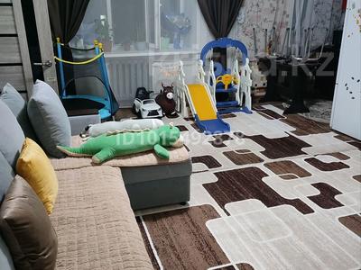 2-бөлмелі пәтер · 43 м² · 2/3 қабат, Арыктая Каюпова 74/2, бағасы: 7 млн ₸ в Алтае