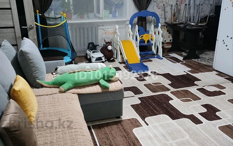 2-бөлмелі пәтер · 43 м² · 2/3 қабат, Арыктая Каюпова 74/2, бағасы: 7 млн ₸ в Алтае — фото 2