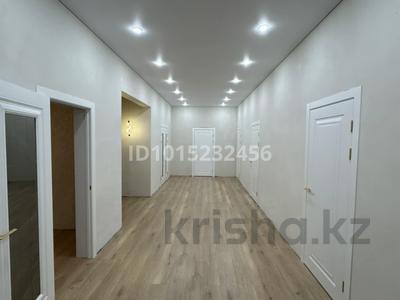 Жеке үй · 5 бөлме · 150 м² · 10 жүзд., Кокжиде 71 — 3 коттеджа, бағасы: 39 млн ₸ в Актобе, жилой массив Бауырластар-5