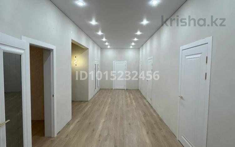 Жеке үй · 5 бөлме · 150 м² · 10 жүзд., Кокжиде 71 — 3 коттеджа, бағасы: 39 млн ₸ в Актобе, жилой массив Бауырластар-5 — фото 3