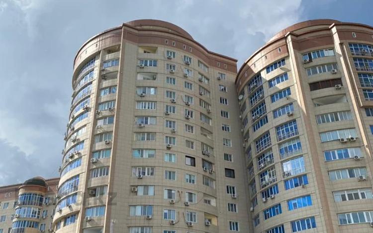 4-комнатная квартира, 182.3 м², 4/18 этаж, Кулманова 1 за 65 млн 〒 в Атырау — фото 2