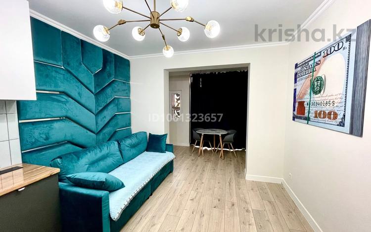 2-комнатная квартира · 50 м² · 11/17 этаж, Толе би 185А — Трое Би Аэзова за 25 000 〒 в Алматы, Алмалинский р-н — фото 2