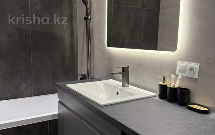 1-комнатная квартира · 48 м² · 9/17 этаж, мкр Юго-Восток, Республики 23 к1 за 18 000 〒 в Караганде, Казыбек би р-н — фото 2