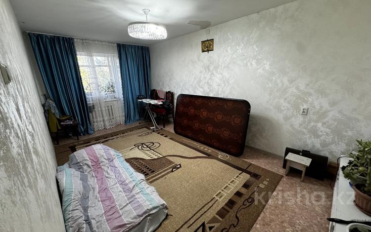 3-комнатная квартира · 62 м² · 3/5 этаж, Майкудук, 14й микрорайон за 12 млн ₸ в Караганде, Алихана Бокейханова р-н — фото 2