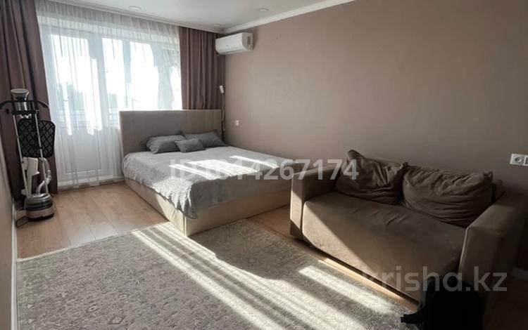 1-комнатная квартира · 32 м² · 5/5 этаж, 1-й квартал 6 за 150 000 ₸ в Караганде, Алихана Бокейханова р-н — фото 2
