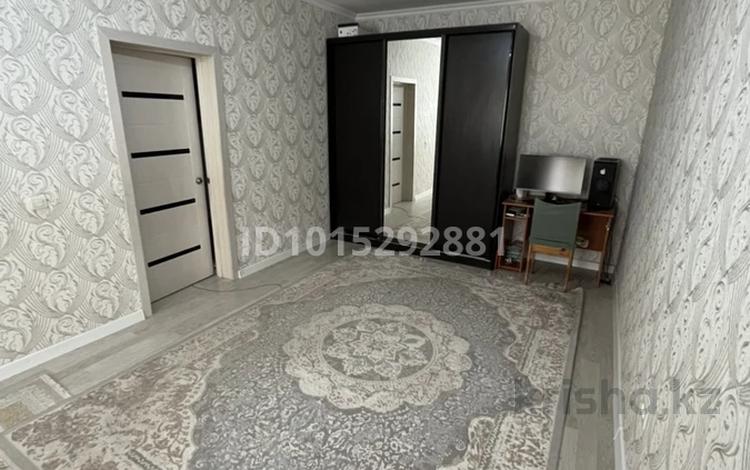 1-комнатная квартира · 50 м² · 4/16 этаж, мкр. Алмагуль, Султан Бейбарыса проспеккт — напротив трц Айша за 18 млн ₸ в Атырау — фото 2