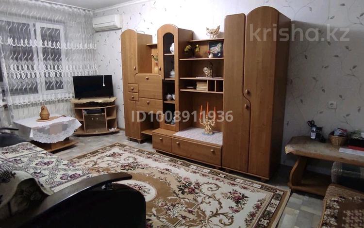 2-бөлмелі пәтер · 45 м² · 2/5 қабат, мкр 8, Молдагулова 39 — Изумруд, бағасы: 130 000 ₸ в Актобе — фото 2
