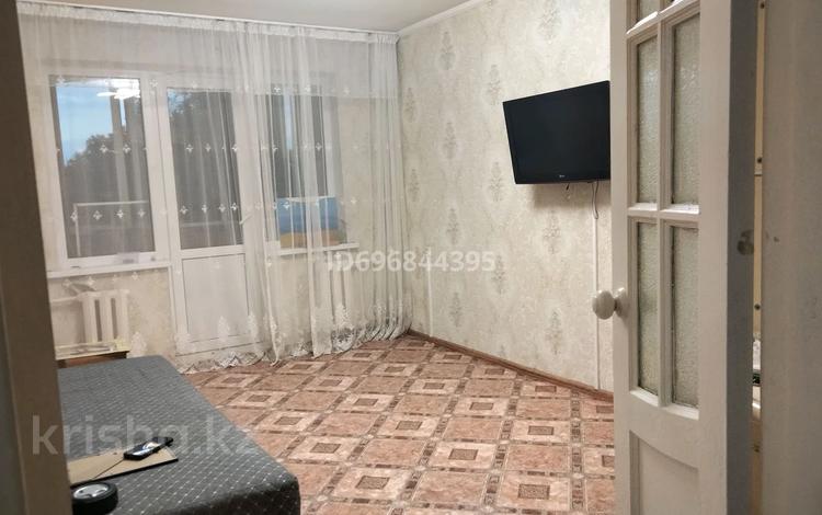 3-комнатная квартира, 59 м², 3/4 этаж помесячно, мкр №7 11 — Абая Правды