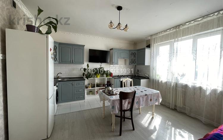 1-комнатная квартира · 50 м² · 6/10 этаж, мкр Акбулак 127 за 200 000 ₸ в Алматы, Алатауский р-н — фото 2