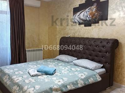 2-комнатная квартира · 55 м² · 2/3 этаж, Толе би 65 за 19 000 ₸ в Алматы, Алмалинский р-н