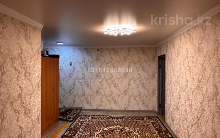 2-бөлмелі пәтер · 45 м² · 5/5 қабат, Момышулы 56 18 — Ризықтың үстіндегі дом, бағасы: 6.5 млн ₸ в Кентау — фото 2