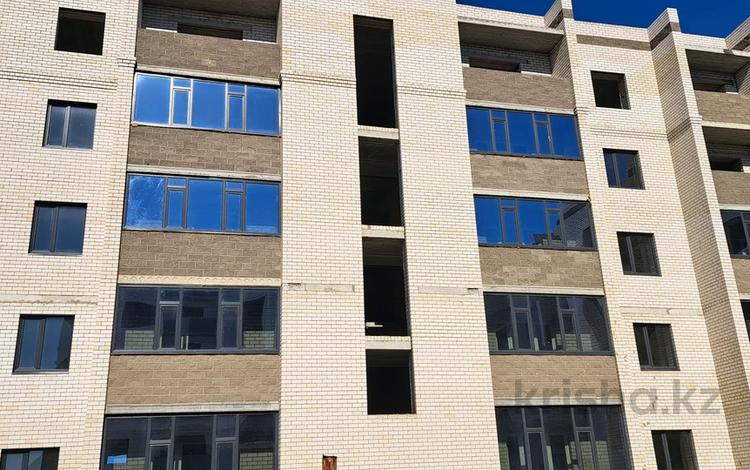 2-бөлмелі пәтер · 71.6 м² · 4/5 қабат, Алтын орда ш/а. 355, бағасы: 17.2 млн ₸ в Актобе, мкр. Алтын орда — фото 13