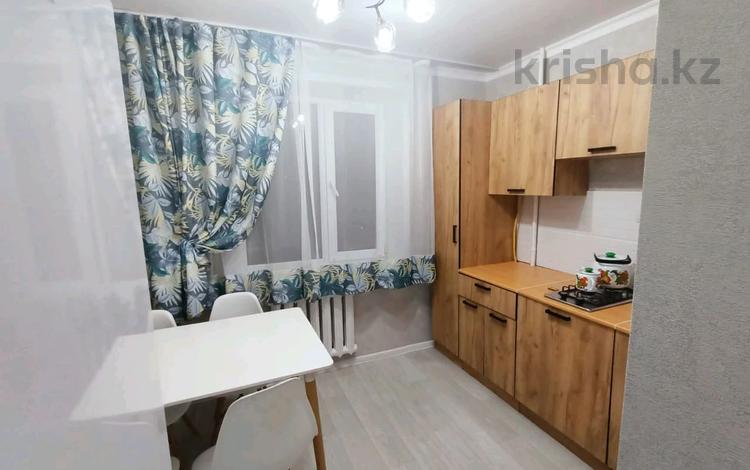 1-комнатная квартира · 40 м² · 12/16 этаж, мкр Строитель, Сырым Датова 32/2 — Строитель за 13 000 ₸ в Уральске — фото 2