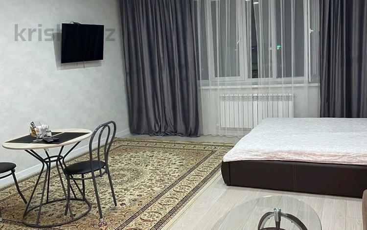 1-комнатная квартира · 33 м², Тауелсиздик 18а — Анвар, Апорт , Анагатагзым, клиника Дару , ОССМП за 12 000 ₸ в Актобе — фото 2