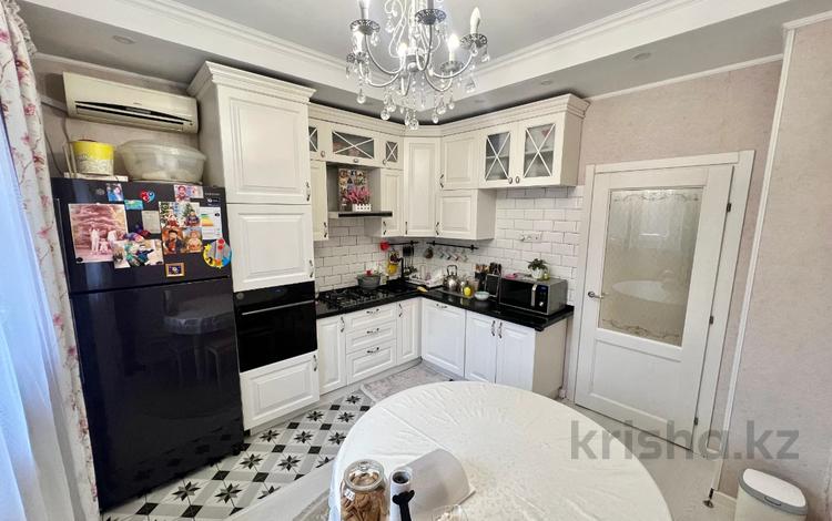 4-комнатная квартира · 100 м² · 3/9 этаж, Аль-Фараби 65 за 450 000 ₸ в Алматы, Бостандыкский р-н — фото 8