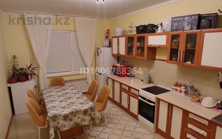 2-комнатная квартира · 73.9 м² · 16/16 этаж, мкр. Алмагуль, Алмагуль 23 — Рядом роддом, остановка,Дина базар, рестораны за 18 млн ₸ в Атырау — фото 2