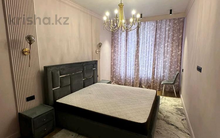 3-комнатная квартира, 95 м², 1 этаж помесячно, Бокейхана 25