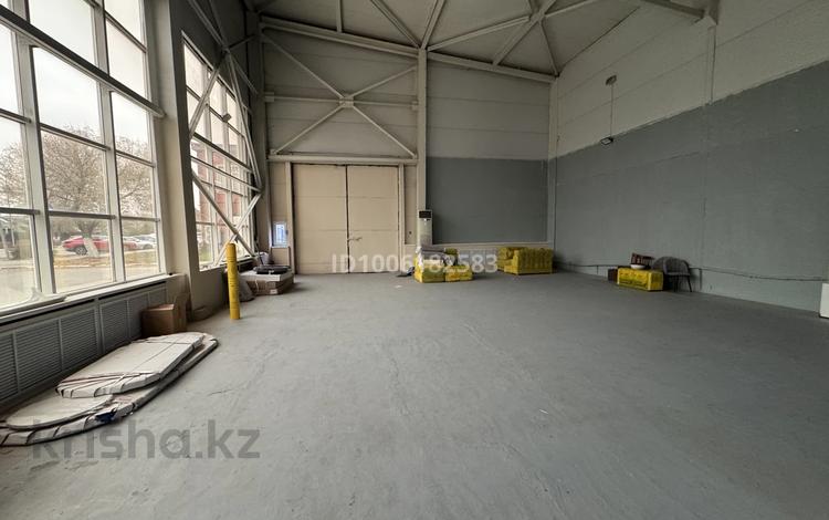 Свободное назначение, магазины и бутики, склады, фитнес и спорт, развлечения, конференц-залы, кабинеты и рабочие места, студии · 200 м² за 500 000 〒 в Костанае — фото 2