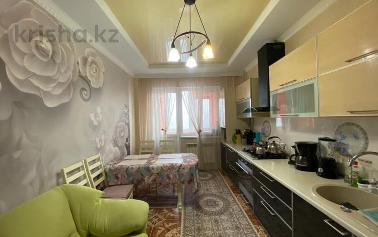 3-комнатная квартира · 102.2 м² · 4/10 этаж, молдагуловой за 33 млн 〒 в Актобе — фото 3