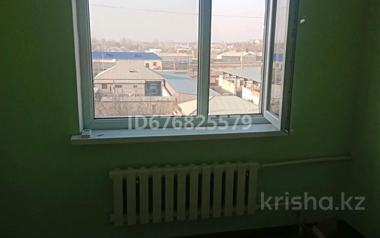 3-комнатная квартира, 55 м², 5/5 этаж, Микрайон 37 — Кенесары за 17 млн 〒 в Туркестане — фото 2