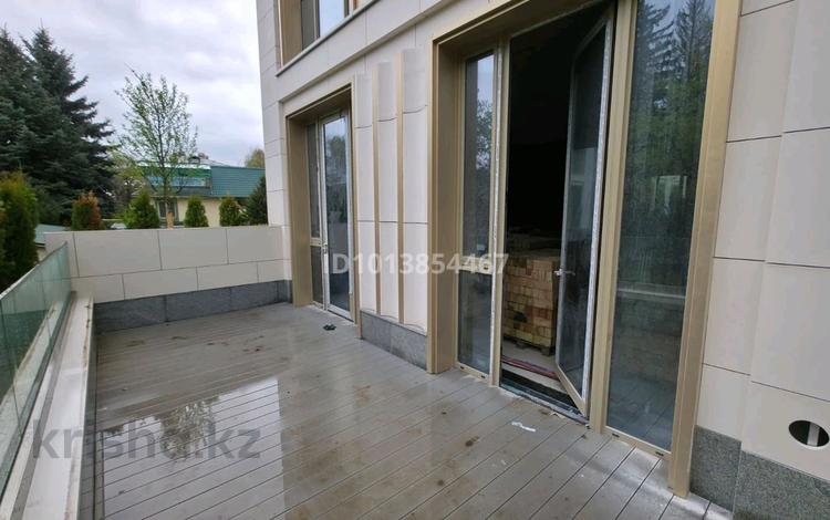4-бөлмелі пәтер · 230 м² · 1/3 қабат, Достык 300, бағасы: 365 млн ₸ в Алматы, Медеуский р-н — фото 2