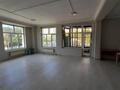 Офисы, склады, салоны красоты, образование, кабинеты и рабочие места · 70 м² за 245 000 ₸ в Караганде, Казыбек би р-н — фото 2