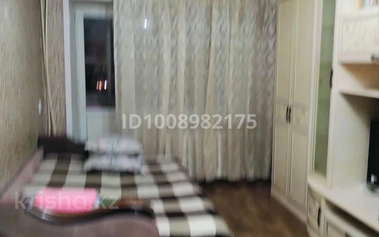 1-комнатная квартира · 30 м² · 4/5 этаж, Майкудук, Майкудук, 12й микрорайон 1 за 1 500 ₸ в Караганде, Алихана Бокейханова р-н — фото 2