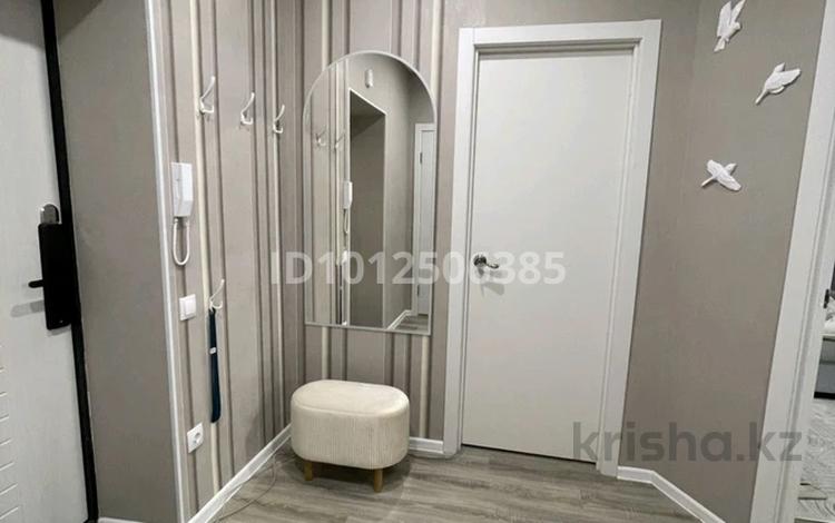 2-бөлмелі пәтер · 64 м² · 3/10 қабат, Юго-Восток ш/а., Микрорайон Байкена Ашимова, бағасы: 12 000 ₸ в Караганде, Казыбек би р-н — фото 2