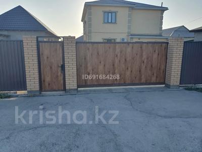Отдельный дом · 8 комнат · 225 м² · 10 сот., мкр Атырау, Мустафа Шокай 15 — Возле школы 31 за 60 млн ₸