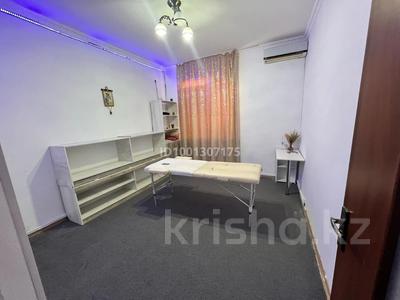 Салоны красоты, кабинеты и рабочие места, студии · 200 м² за 100 000 〒 в Атырау, мкр Центральный