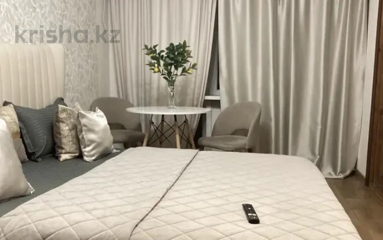 1-комнатная квартира · 56 м² · 5/5 этаж, Бухар Жырау 44 — Центр города, вокзал, 45 квартал, цум за 20 000 ₸ в Караганде, Казыбек би р-н — фото 2