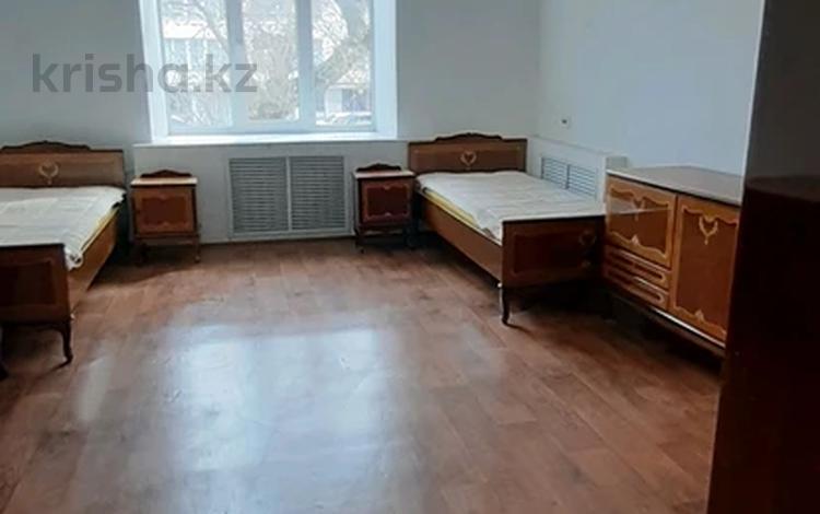 2-бөлмелі пәтер, 68 м², 2/2 қабат ай сайын, Сарайшык 25/2, бағасы: 70 000 〒 в Уральске — фото 2