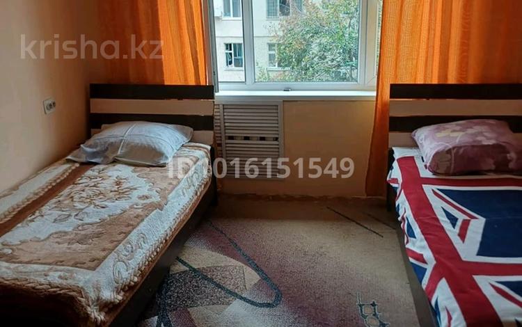 3 бөлме · 70 м² · 4/4 қабат, №6 ш/а. 57, бағасы: 75 000 ₸ в Алматы, Ауэзовский р-н — фото 2