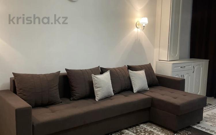 2-комнатная квартира · 60 м² · 10/16 этаж, мкр Новый Город, Республика 40 за 20 000 ₸ в Караганде, Казыбек би р-н — фото 2